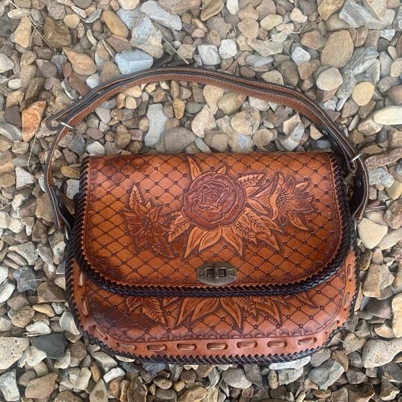 Vintage hand tooled leather turn lock purse - Picture 2 of 13